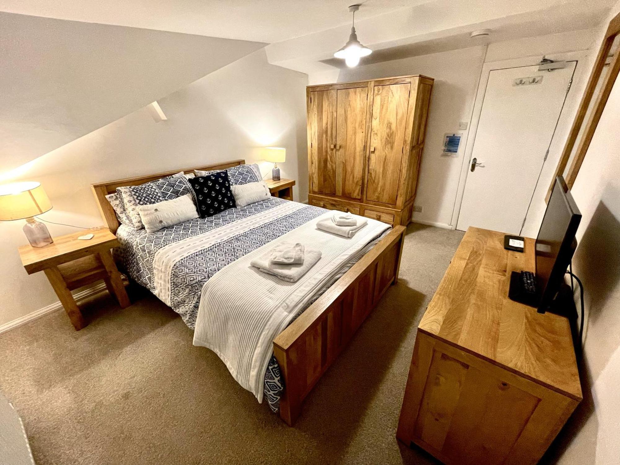Tidesreach Filey, Sleeps 13, Close To Beach Exterior photo